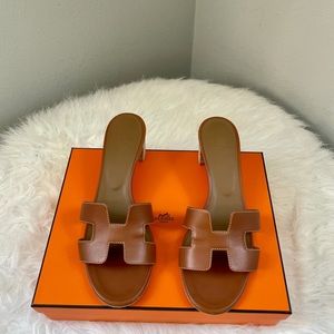 Hermès Oasis Sandals in Gold. Size 39.5 / 9.5 US.